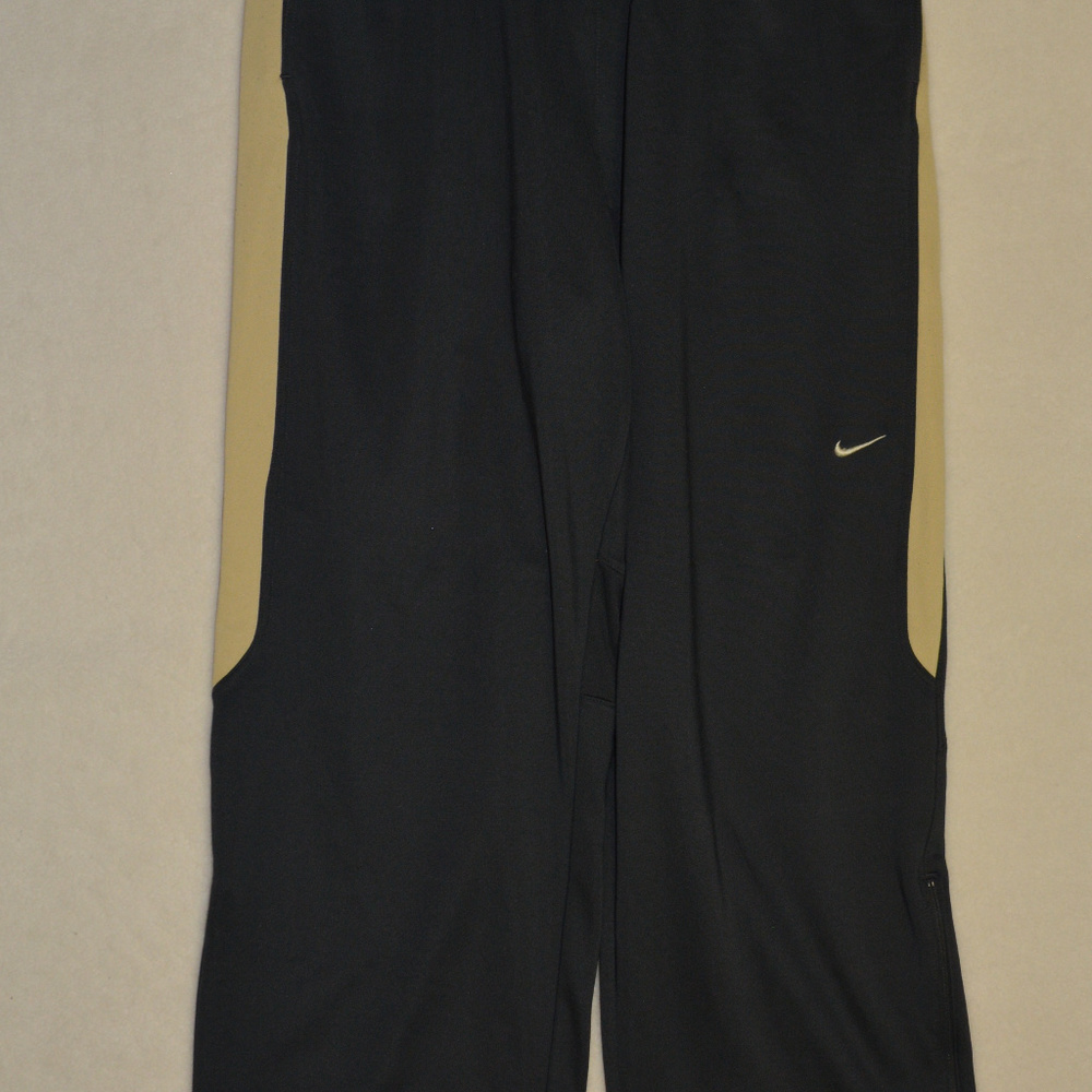 NIKE heavyweight DRI fit work out athletic pants.a